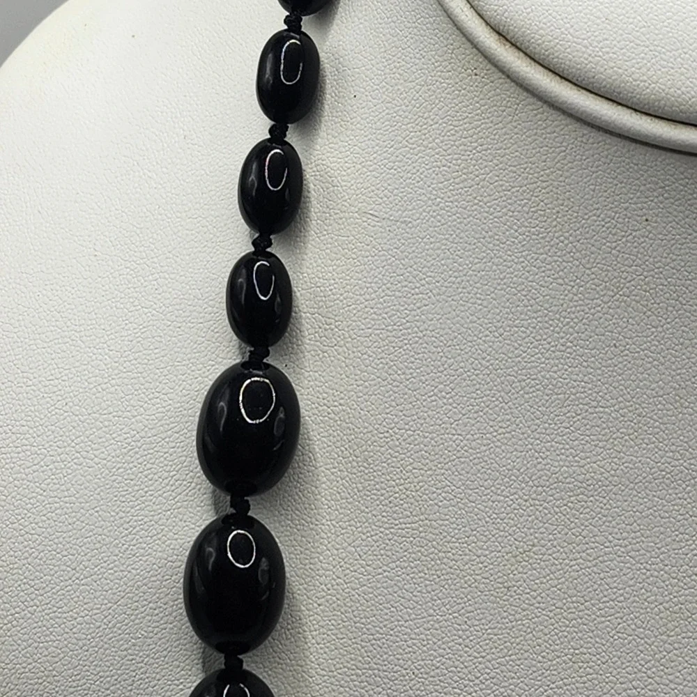 Trifari Vintage Black Oval Bead Knotted Necklace Gold Tone Spring Ring Clasp - Picture 4 of 8